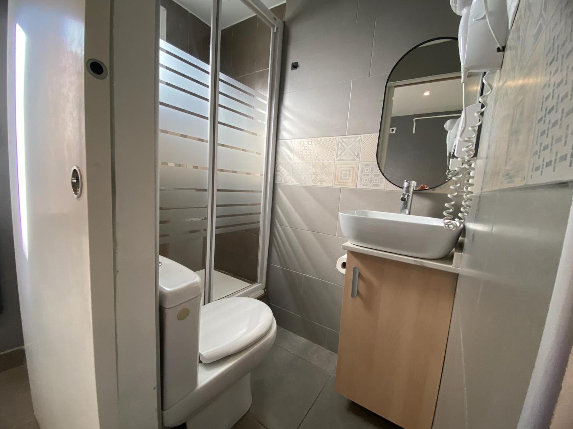 הוספיטלט דה יוברגאט Suites Nuevas Con Bano Privado Frente Al Metro St Mwc Barcelona-Fira מראה חיצוני תמונה