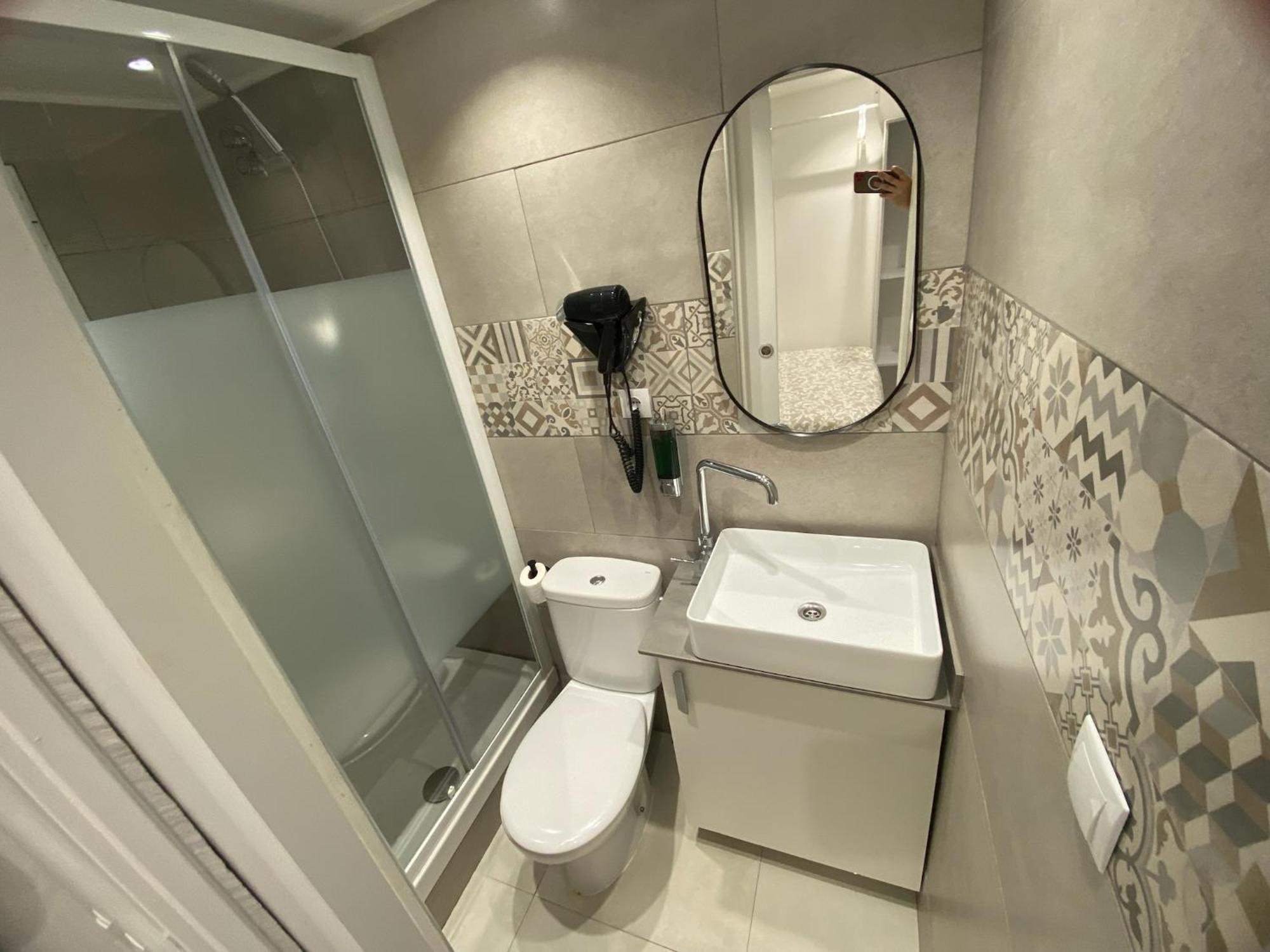 הוספיטלט דה יוברגאט Suites Nuevas Con Bano Privado Frente Al Metro St Mwc Barcelona-Fira מראה חיצוני תמונה