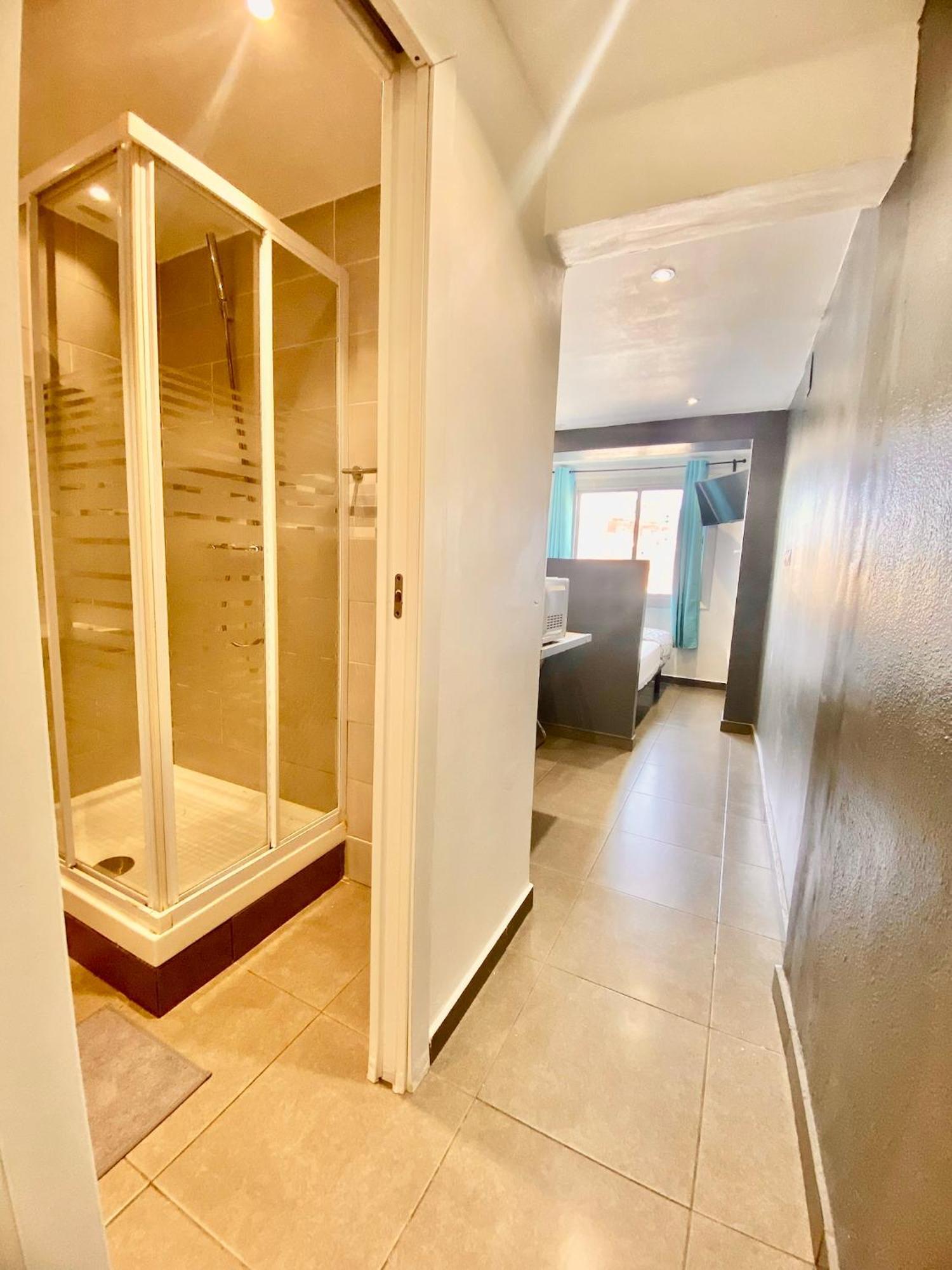 הוספיטלט דה יוברגאט Suites Nuevas Con Bano Privado Frente Al Metro St Mwc Barcelona-Fira מראה חיצוני תמונה