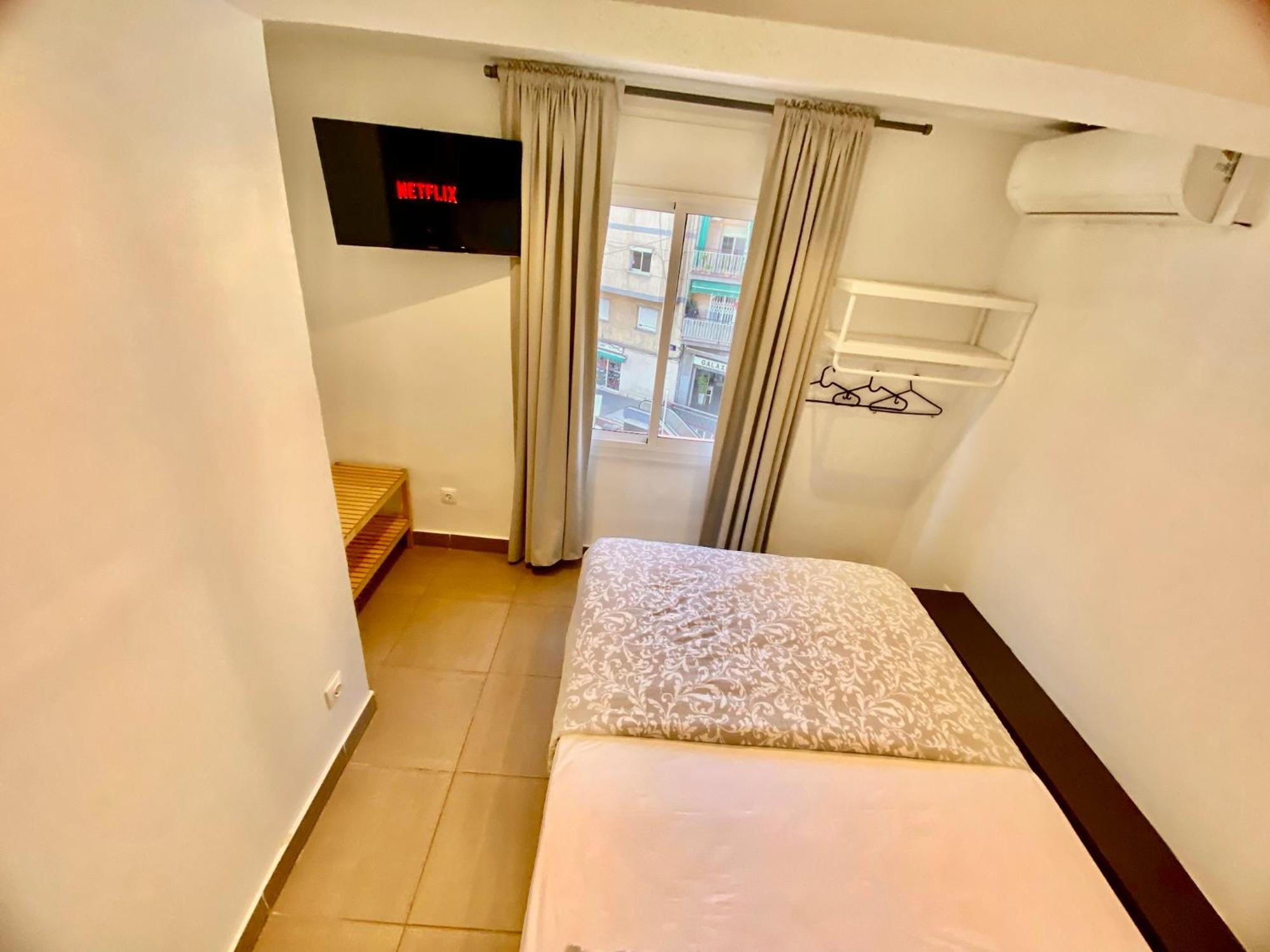 הוספיטלט דה יוברגאט Suites Nuevas Con Bano Privado Frente Al Metro St Mwc Barcelona-Fira מראה חיצוני תמונה