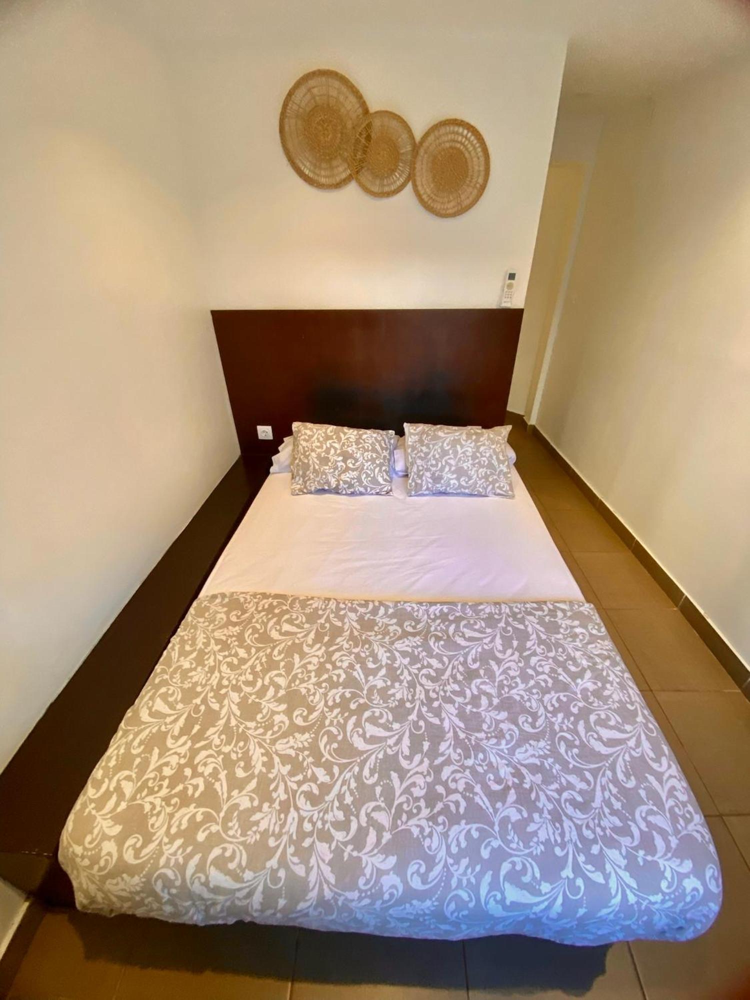 הוספיטלט דה יוברגאט Suites Nuevas Con Bano Privado Frente Al Metro St Mwc Barcelona-Fira מראה חיצוני תמונה