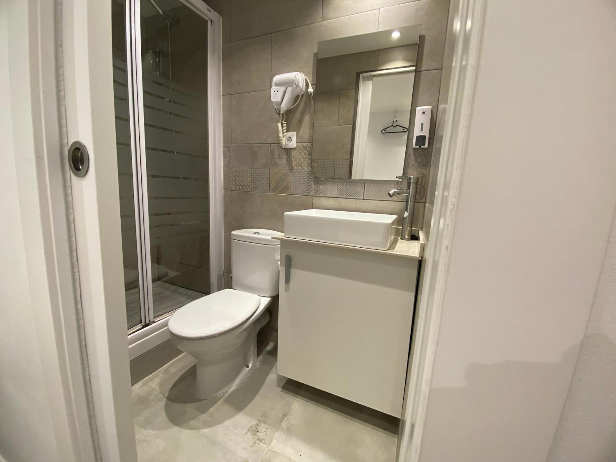 הוספיטלט דה יוברגאט Suites Nuevas Con Bano Privado Frente Al Metro St Mwc Barcelona-Fira מראה חיצוני תמונה