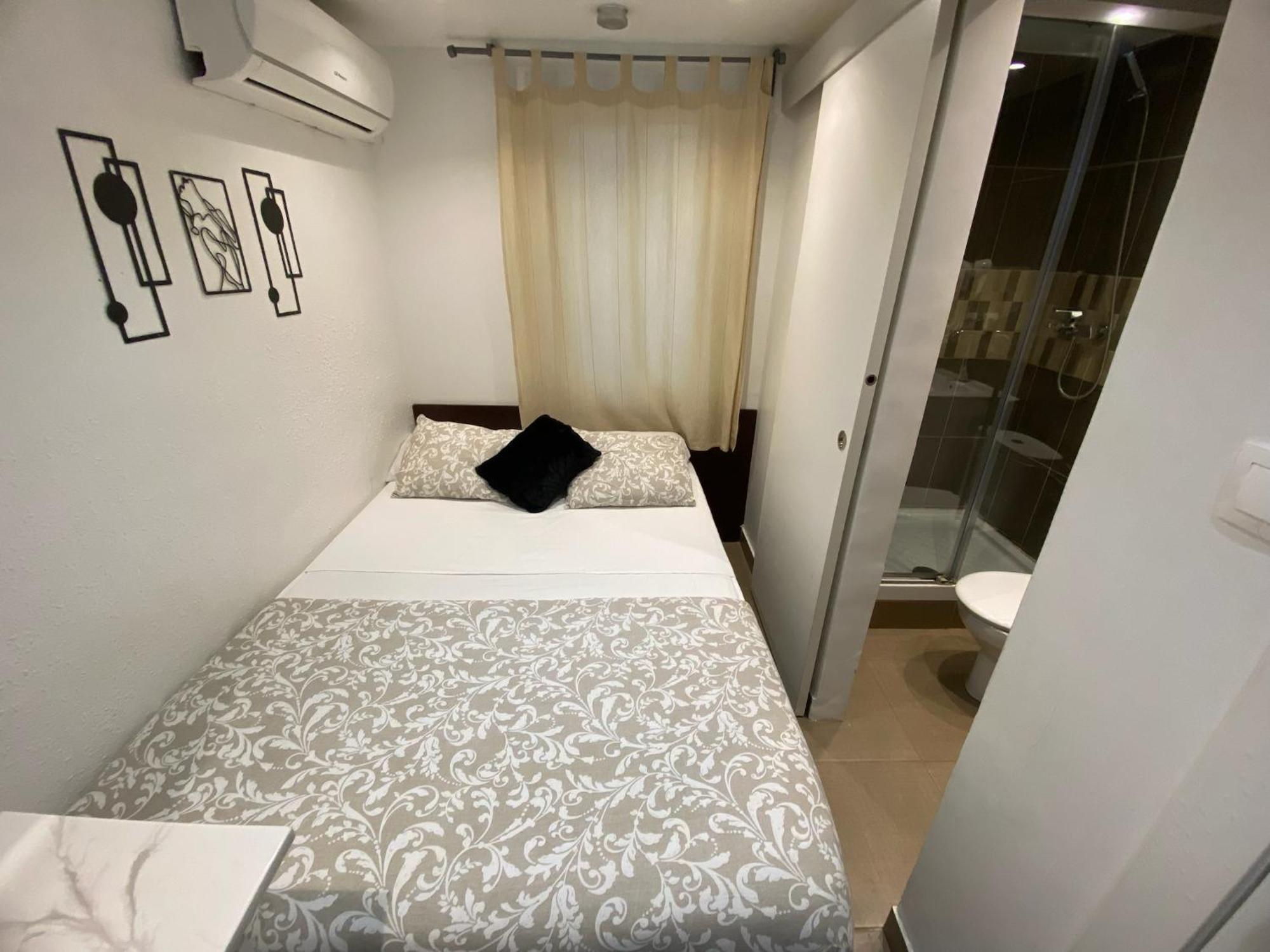 הוספיטלט דה יוברגאט Suites Nuevas Con Bano Privado Frente Al Metro St Mwc Barcelona-Fira מראה חיצוני תמונה