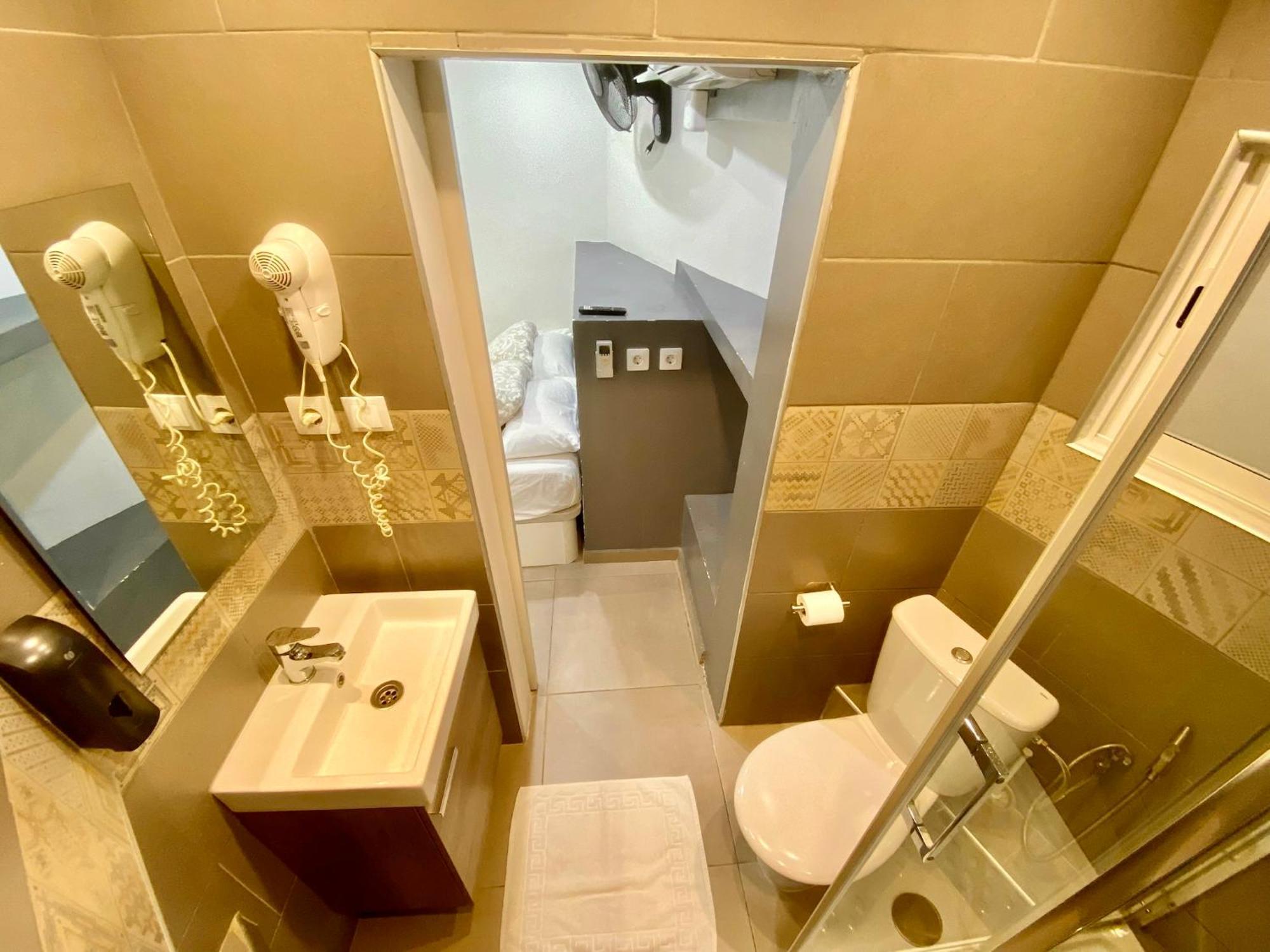 הוספיטלט דה יוברגאט Suites Nuevas Con Bano Privado Frente Al Metro St Mwc Barcelona-Fira מראה חיצוני תמונה